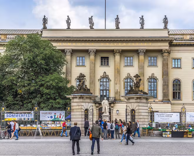 sumber: https://www.mastersportal.com/articles/358/university-tuition-fees-and-living-costs-in-germany-low-cost-german-degrees.html